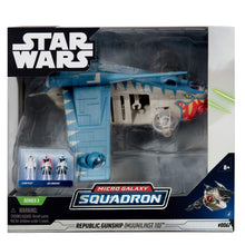 Load image into Gallery viewer, STAR WARS Micro Galaxy Squadron - Series 3 - Starship Class 8&quot; - Republic Gunship (Muunilinst-10) Vehicle #0067 with 3 Micro Figure Accessories - STANDARD GRADE