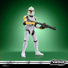 Load image into Gallery viewer, COMING 2026 AUGUST - PRE-ORDER - Hasbro STAR WARS - The Vintage Collection - Wave 09 - Clone Trooper Commander (Attack of the Clones) 3.75" figure - VC-404 - STANDARD GRADE