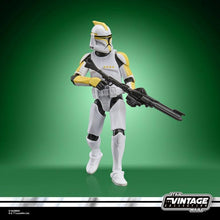 Load image into Gallery viewer, COMING 2026 AUGUST - PRE-ORDER - Hasbro STAR WARS - The Vintage Collection - Wave 09 - Clone Trooper Commander (Attack of the Clones) 3.75" figure - VC-404 - STANDARD GRADE